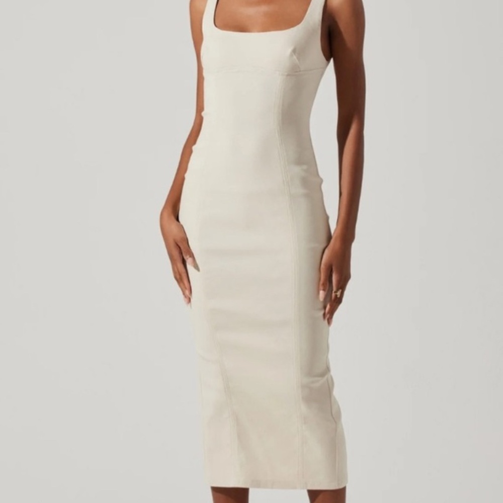 Elegant Cream Sleeveless Dress